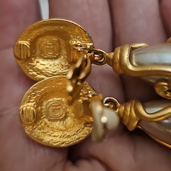 Carolina Herrera Gold Brushed Pearl Drop Earrings - Picture 4 of 5